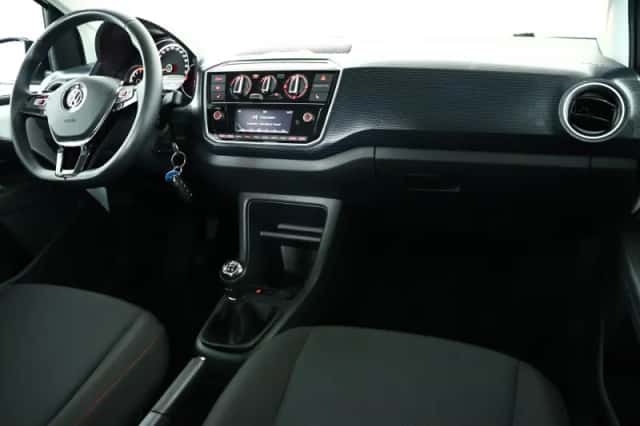 Volkswagen Up! (2016) thumbnail 6