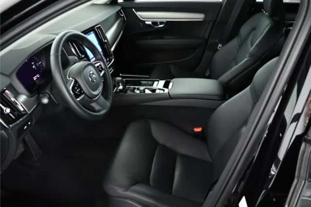 Volvo V90 (2022) thumbnail 3