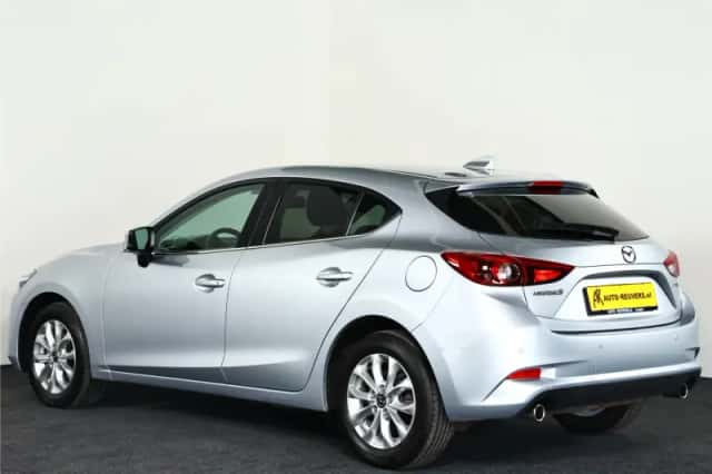 Mazda 3 (2016) thumbnail 2