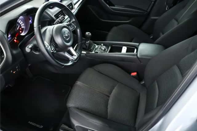 Mazda 3 (2016) thumbnail 3