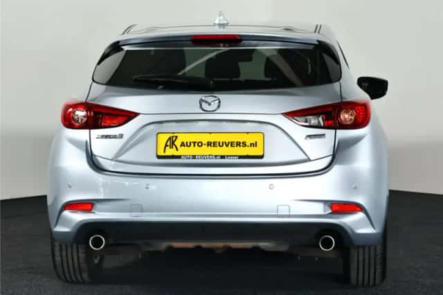 Mazda 3 (2016) thumbnail 5