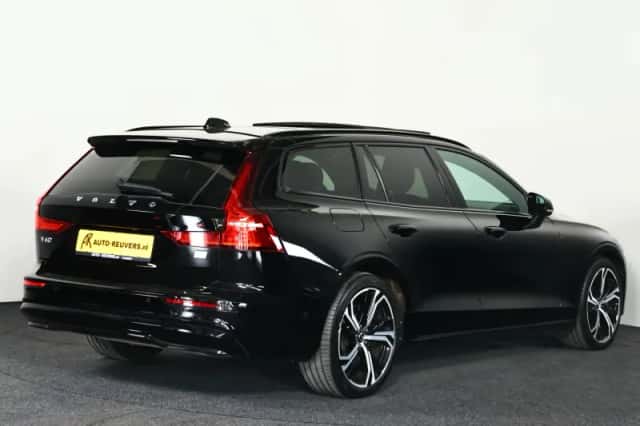 Volvo V60 (2022) thumbnail 2