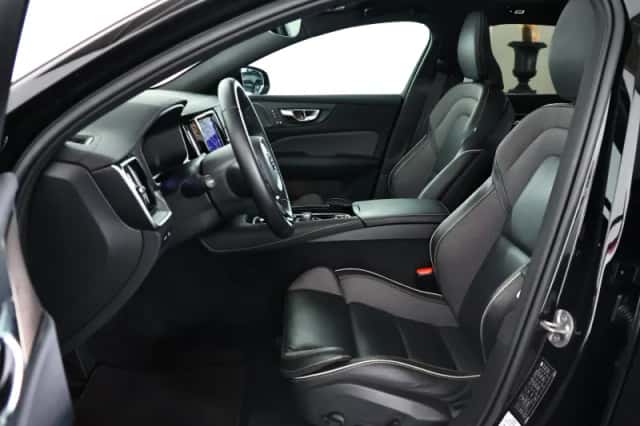 Volvo V60 (2022) thumbnail 3