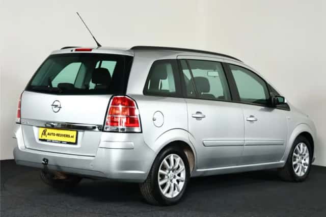Opel Zafira (2005) thumbnail 2