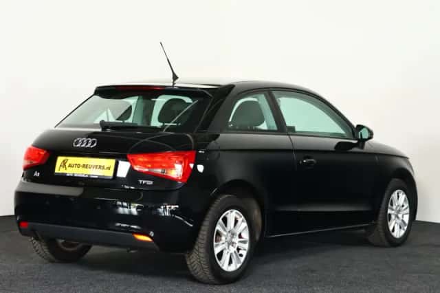 Audi A1 (2010) thumbnail 2