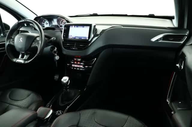 Peugeot 2008 (2016) thumbnail 3