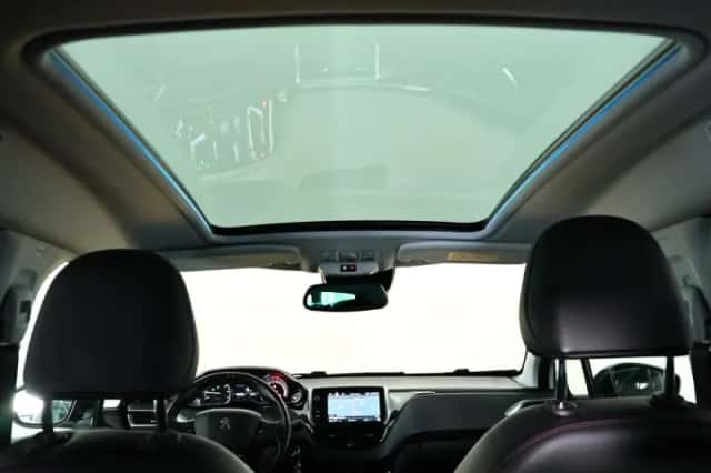 Peugeot 2008 (2016) thumbnail 4