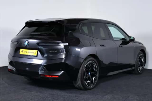 BMW iX (2023) thumbnail 2