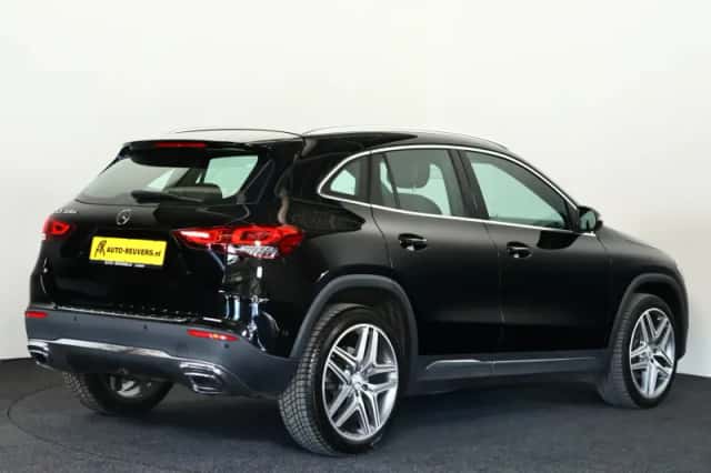 Mercedes-Benz GLA (2020) thumbnail 2