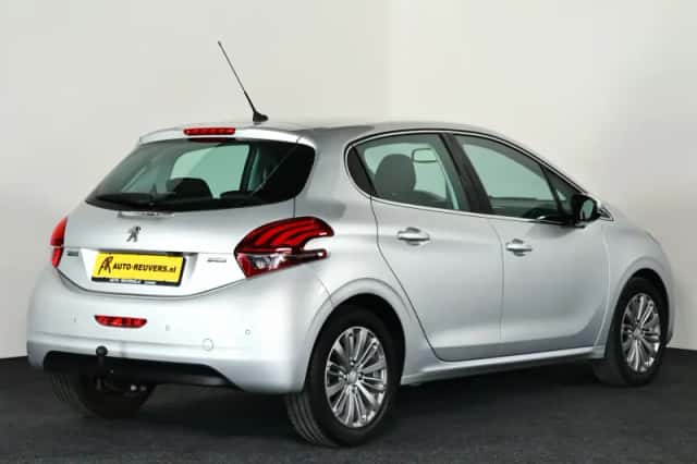 Peugeot 208 (2015) thumbnail 2
