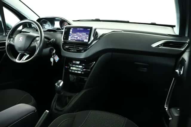 Peugeot 208 (2015) thumbnail 3