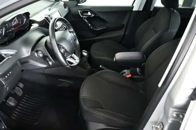 Peugeot 208 (2015) thumbnail 6