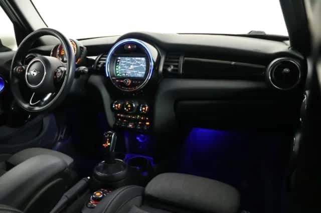 MINI Cooper (2018) thumbnail 3