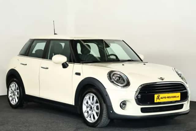 MINI Cooper (2018) thumbnail 5