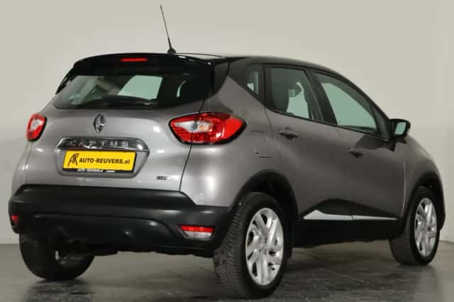 Renault Captur (2015) thumbnail 2