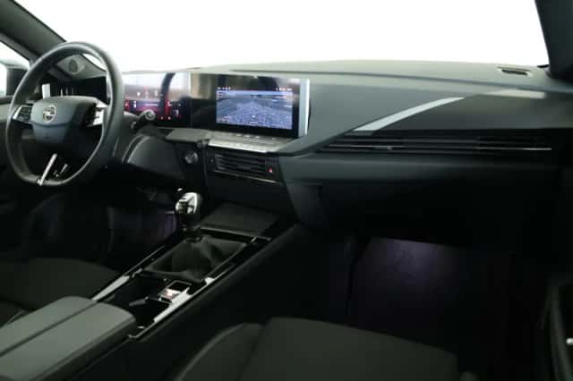 Opel Astra (2023) thumbnail 3