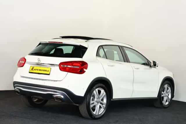 Mercedes-Benz GLA (2014) thumbnail 2