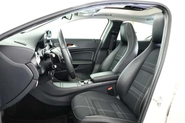 Mercedes-Benz GLA (2014) thumbnail 3