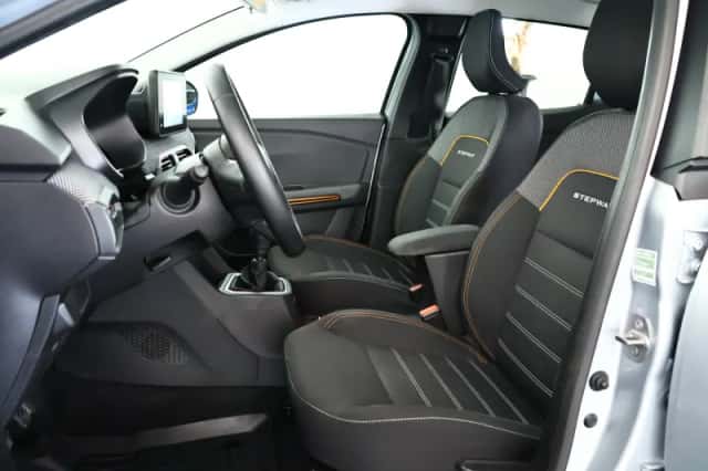 Dacia Sandero Stepway (2021) thumbnail 3