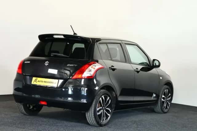 Suzuki Swift (2016) thumbnail 2