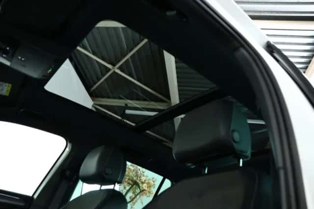 Volkswagen Tiguan (2019) thumbnail 4