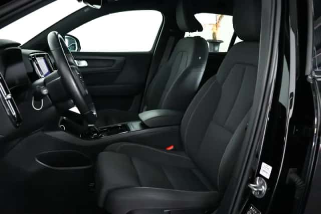 Volvo XC40 (2022) thumbnail 3
