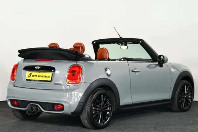 MINI Cabrio (2016) thumbnail 2