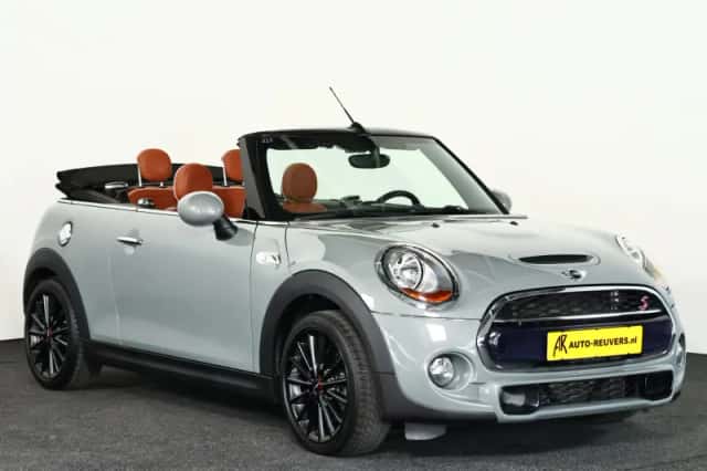 MINI Cabrio (2016) thumbnail 4
