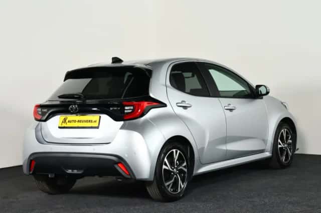 Toyota Yaris (2020) thumbnail 2