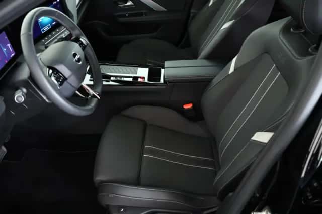 Opel Astra (2023) thumbnail 3