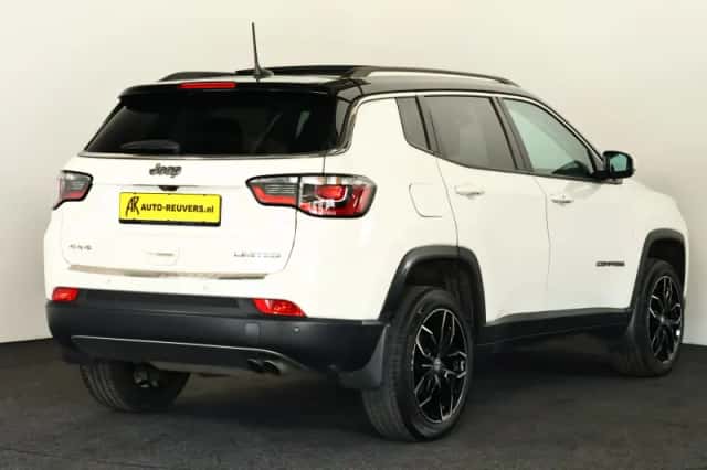 Jeep Compass (2017) thumbnail 2