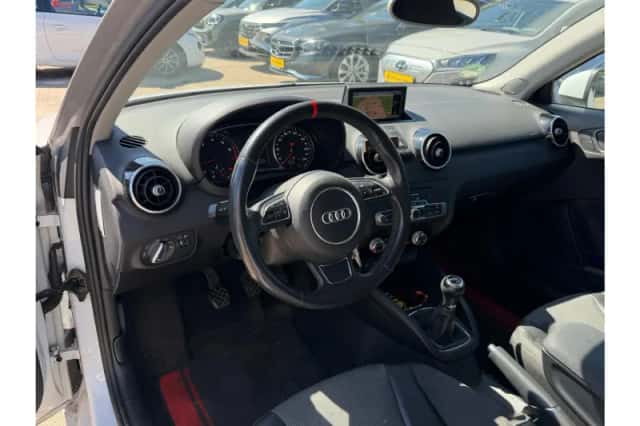 Audi A1 (2012) thumbnail 3