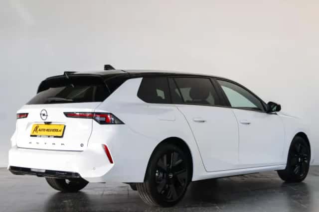 Opel Astra (2023) thumbnail 2