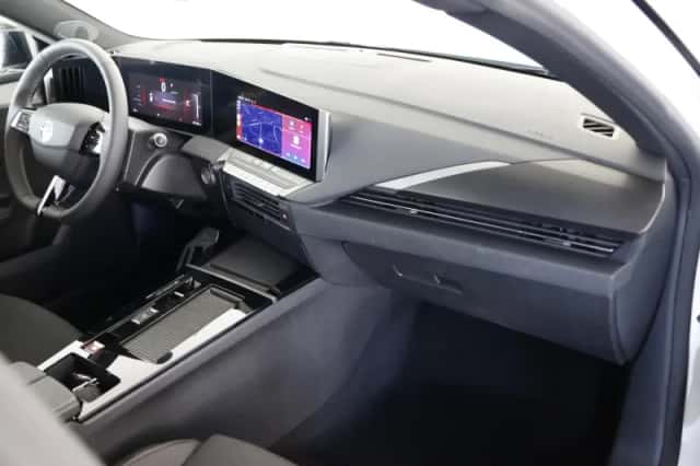 Opel Astra (2023) thumbnail 3