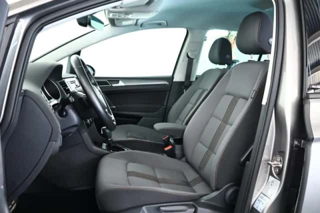 Volkswagen Golf (2016) thumbnail 3