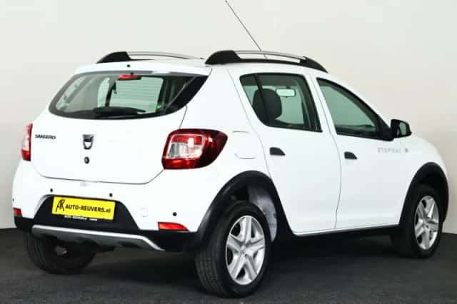 Dacia Sandero (2013) thumbnail 2