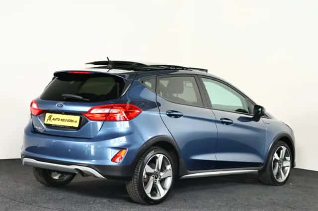 Ford Fiesta (2017) thumbnail 2