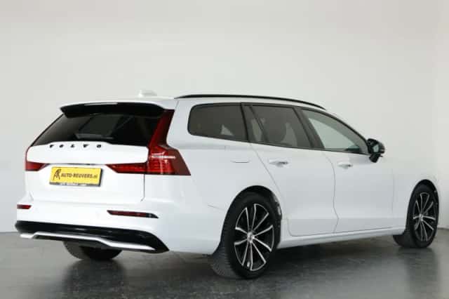 Volvo V60 (2022) thumbnail 2
