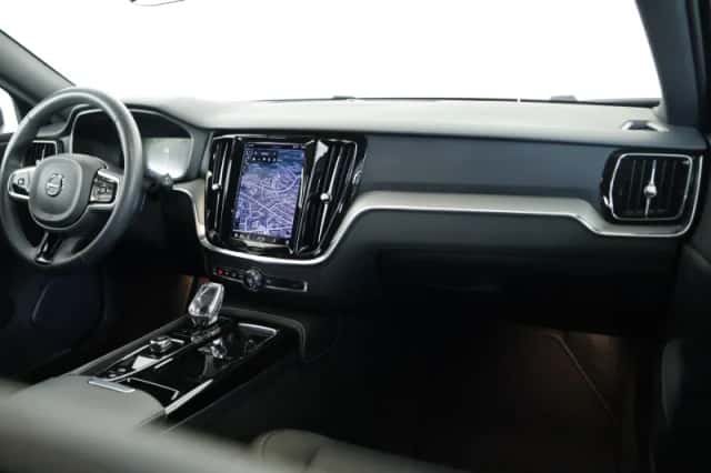 Volvo V60 (2022) thumbnail 3