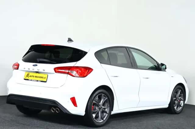 Ford Focus (2018) thumbnail 2