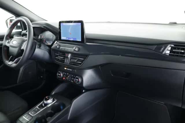 Ford Focus (2018) thumbnail 3