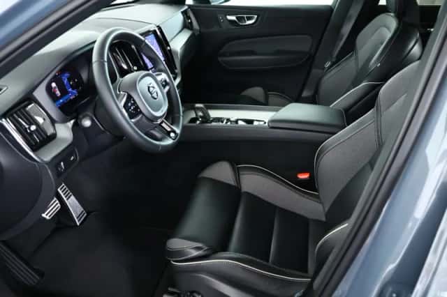 Volvo XC60 (2021) thumbnail 3