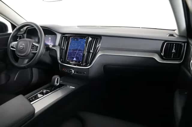 Volvo V60 (2022) thumbnail 3