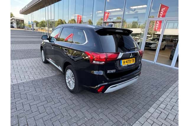 Mitsubishi Outlander (2020) thumbnail 4