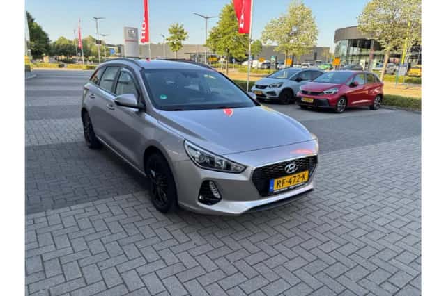 Hyundai i30 (2017) thumbnail 2
