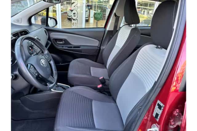 Toyota Yaris (2017) thumbnail 5