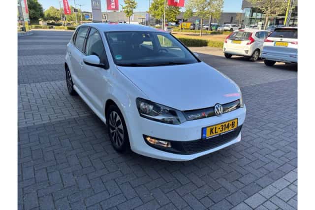 Volkswagen Polo (2016) thumbnail 2