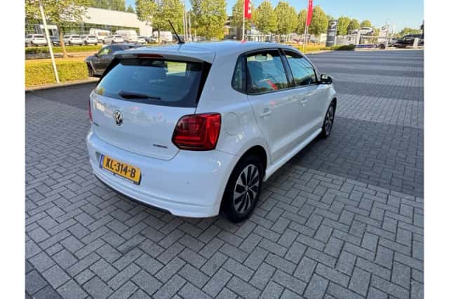 Volkswagen Polo (2016) thumbnail 3