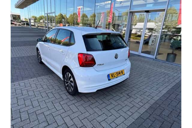 Volkswagen Polo (2016) thumbnail 4