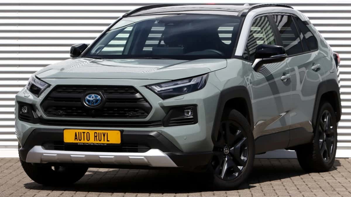Toyota RAV4 (2024) — foto 1